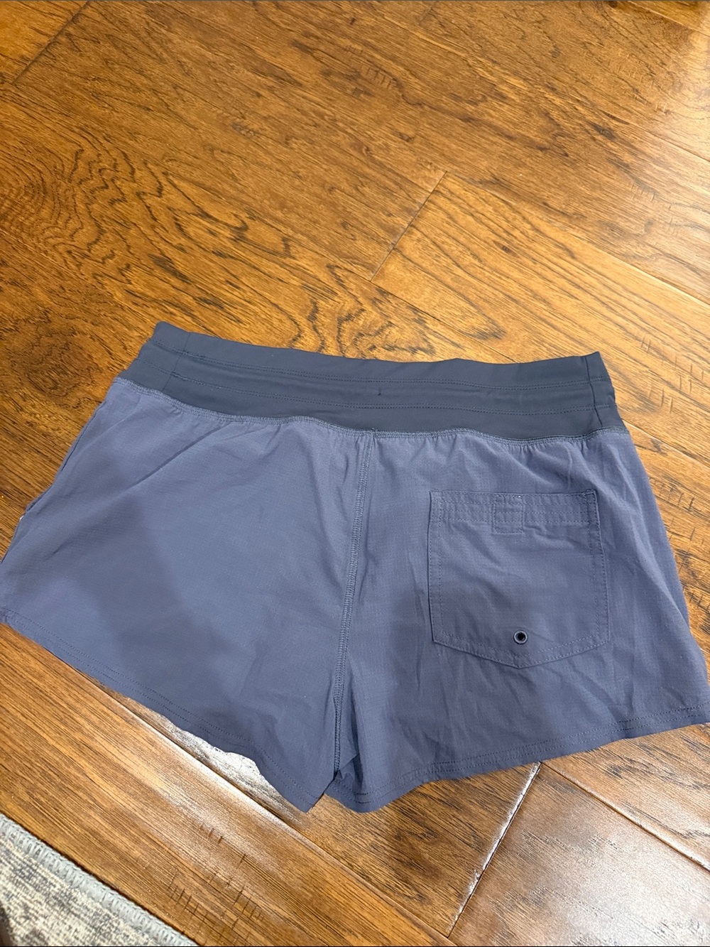Vuori women’s shorts size small - Picture 3 of 3